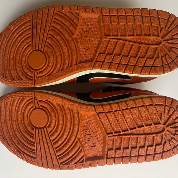 Jordan 1 Low SE Sport Spice/Black Coconut Milk - Picture 4 of 7